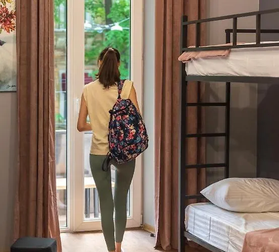 White Pearl Sadova Inn